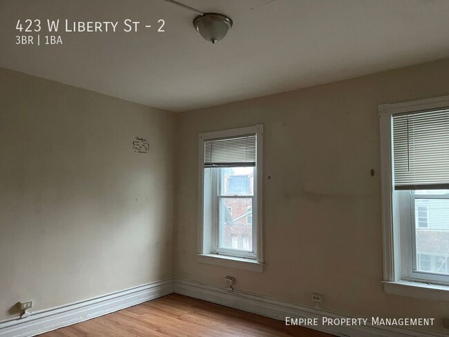 Building Photo - 3-Bedroom/1-Bathroom Apartment in Allentown!