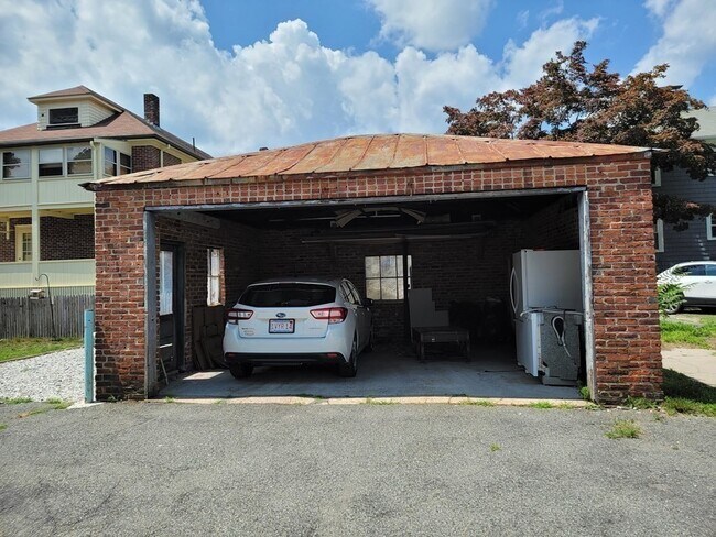 Building Photo - 29 Noble St