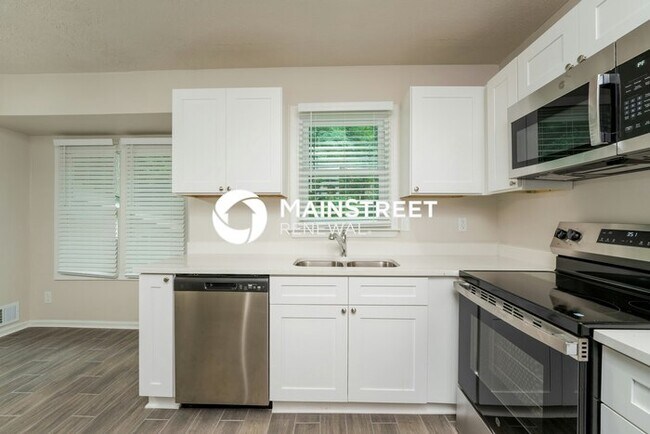 Building Photo - 4 Bedroom Pet-Friendly Home in STONE MOUNTAIN, GA with Main Street Renewal