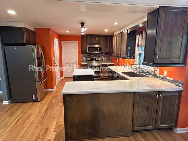 Foto del edificio - 4500 Connell Dr