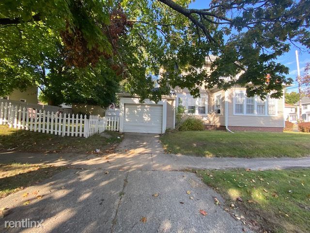 Building Photo - 3 br, 1 bath House - 301 W High St