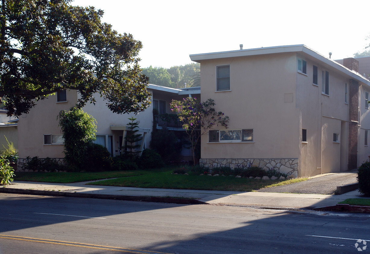 Building Photo - 740-750 Main St