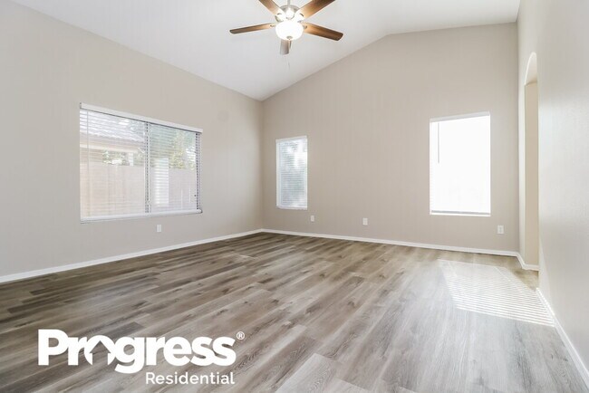 Building Photo - 2303 E Aire Libre Ave