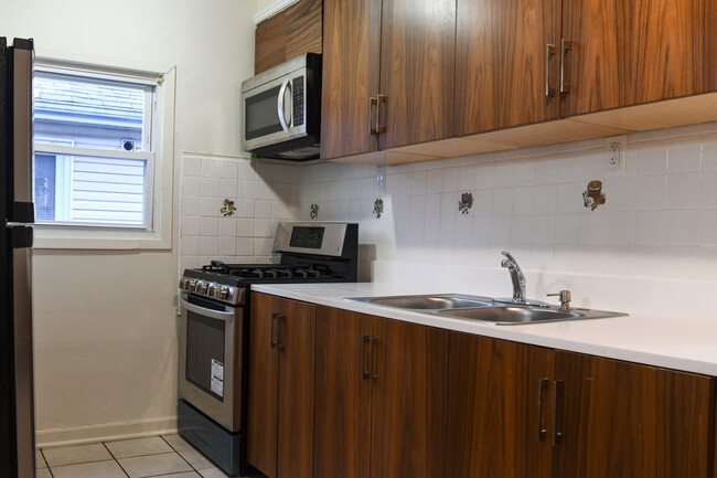 Kitchen - 4325 Grace Ave