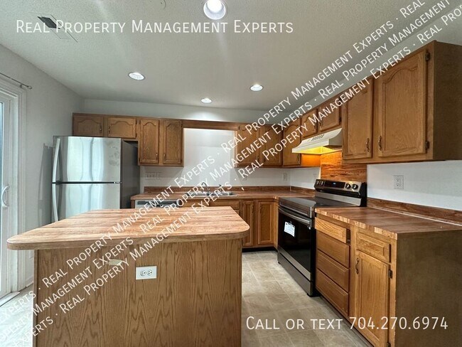Building Photo - Beautiful 3 BR/2.5 BA Townhouse in Prescot...