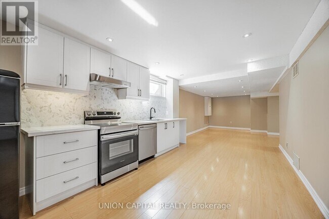 Building Photo - 21 Kings College Rd