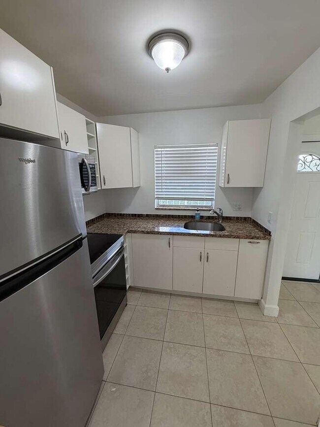 Foto del edificio - 9851 Sandalfoot Blvd