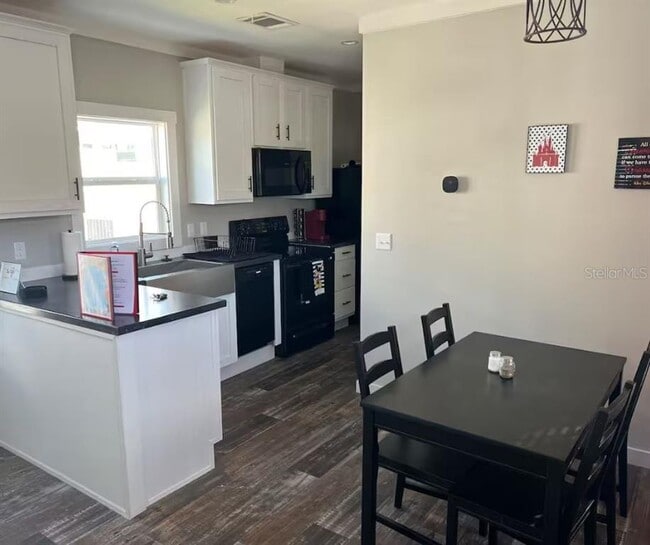 Building Photo - 29 Merry Men Dr