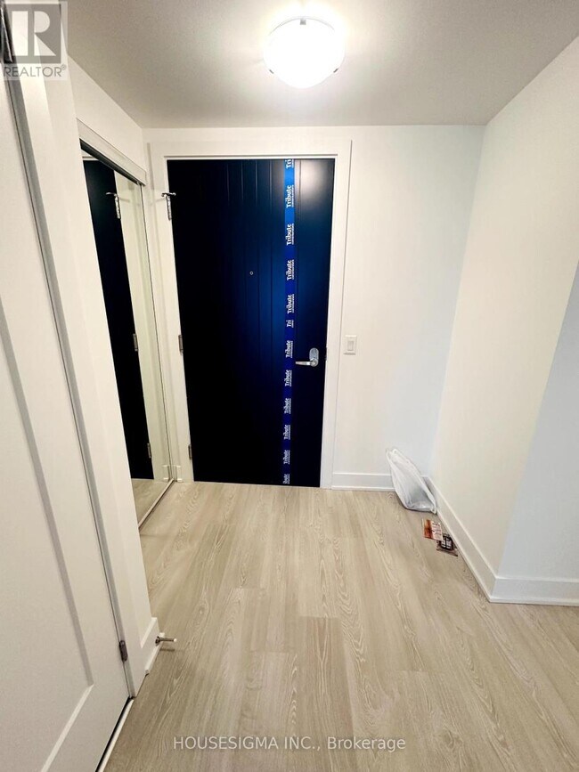 Photo du bâtiment - 2545-2545 Simcoe St N