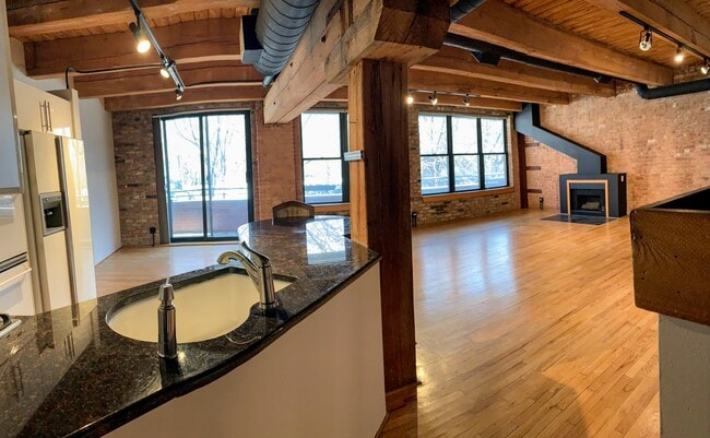 Open Living/Dining - 1740 N Marshfield Ave