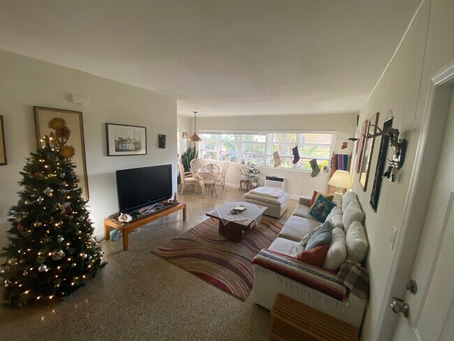 Sala de estar - 713 SW 7th St