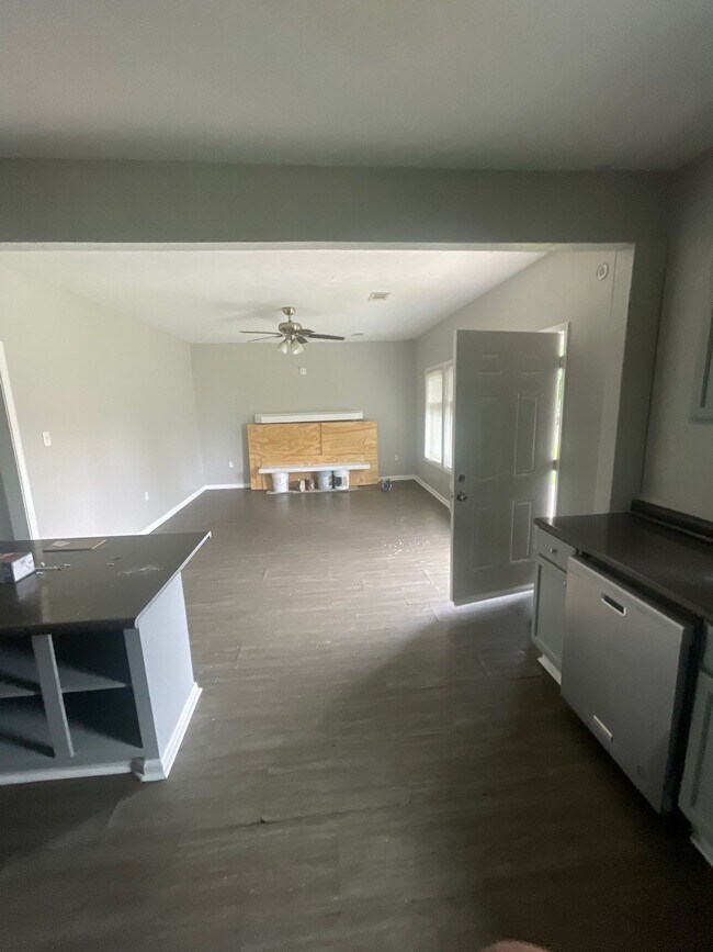 Building Photo - 137 Sivley Ave