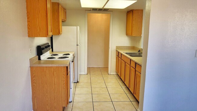 Foto del edificio - AFFORDABLE UNIT ON THE PHOENIX/TEMPE BORDER!