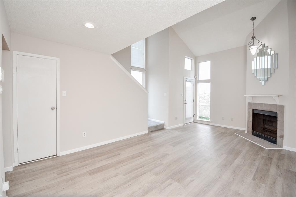 Foto principal - 10855 Meadowglen Ln