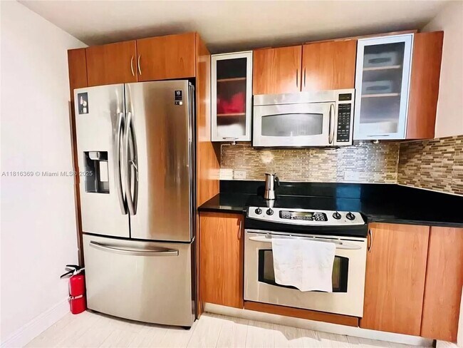 Foto del edificio - 2775 NE 187th St