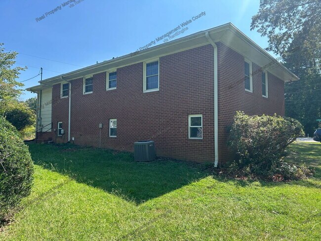 Foto del edificio - 7800 Penny Rd