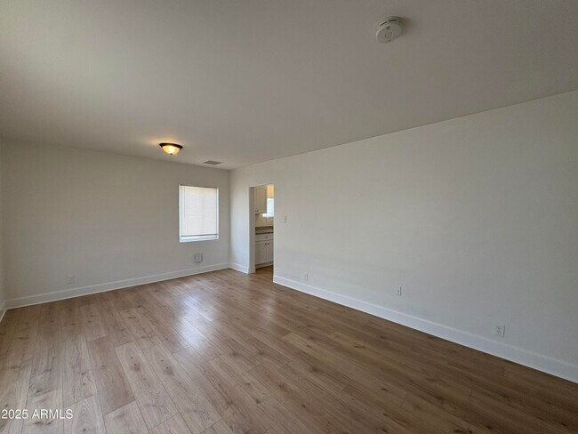 Foto del edificio - 645 E 1st Ave