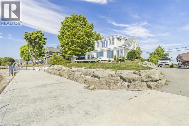 Photo du bâtiment - 13193 Lakeshore Rd