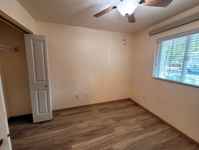 Building Photo - 410 Holland Ave
