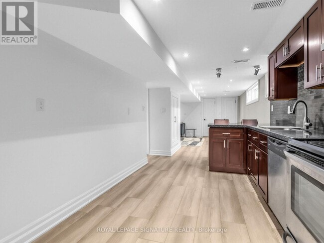 Building Photo - 22 Scotswood Rd