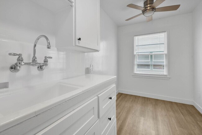 Foto del edificio - Coming Soon! Newly Renovated Studio on 2nd...
