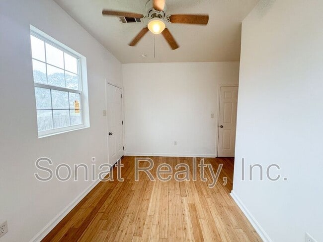 Foto del edificio - 4501 Majestic Oaks Dr