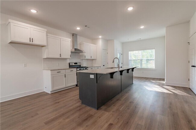Building Photo - 987 N Crater Ave