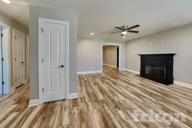 Building Photo - 302 Oxfordshire Dr