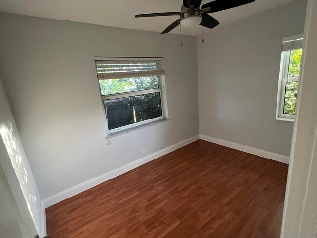 Foto del edificio - 898 SW 12th Terrace