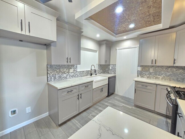 Foto del edificio - 44309 Date Ave