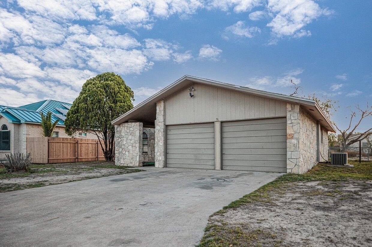 Primary Photo - 117 Philemon Dr