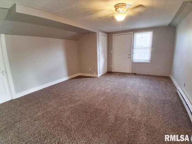 Foto del edificio - 513 W Loucks Ave