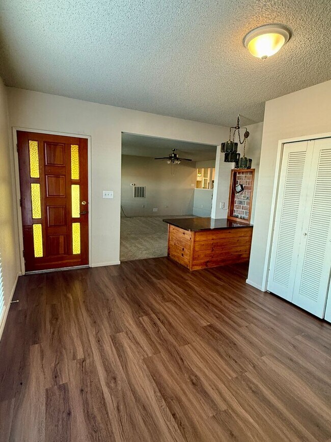 Foto del edificio - Beautiful Country Home! With Bonus Office/Den Room