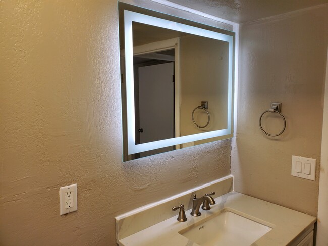 Building Photo - 260 W 400 S
