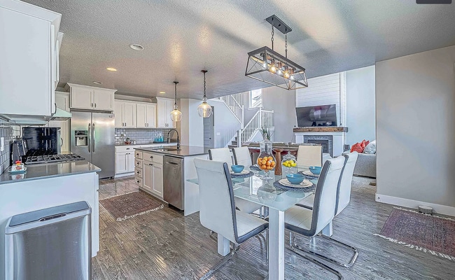 Building Photo - 831 S Cottage Side Ln