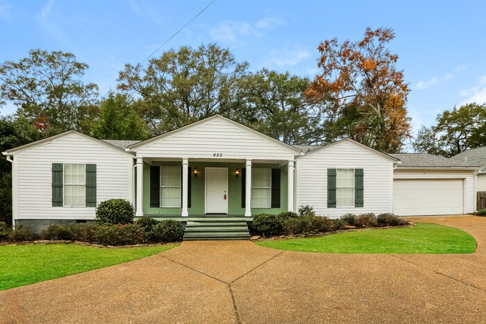 Foto principal - 455 S Wheatley St