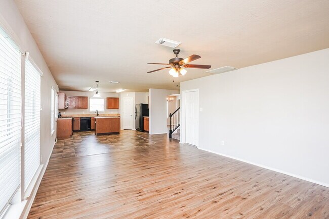 Building Photo - 2527 Floral Bloom Way