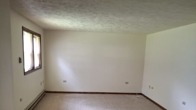 Building Photo - 643 Ziegler Dr