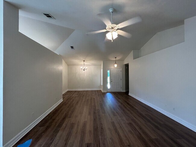 Foto del edificio - 2031 Sunny Dale Dr