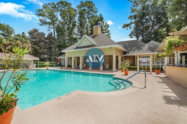 Building Photo - First Floor Summer House Condo - Available...