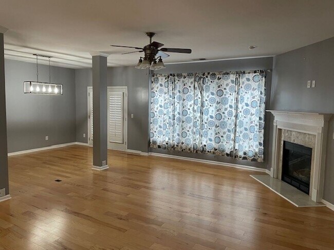 Foto del edificio - PRICE IMPROVEMENT**Move in with NO SECURITY DEPOSIT**46 Fairway Drive - 5BDRM, 4BA Over 5400SF in...