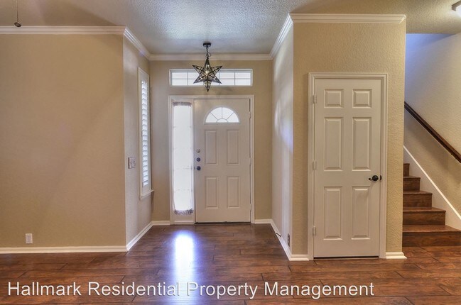 Building Photo - 2 br, 2.5 bath House - 2525 Grayson Way
