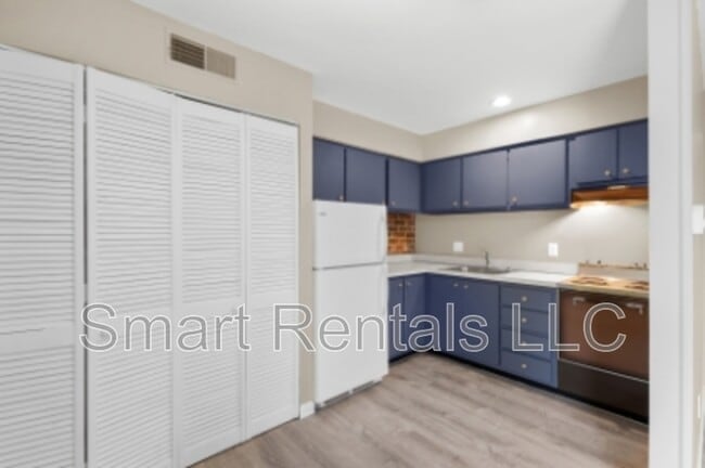 Building Photo - 9951 Chateau Roi Dr