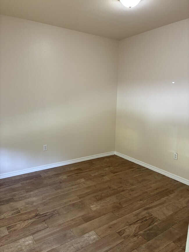 Foto del edificio - 6027 E Newton St