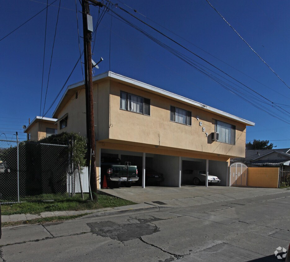 Foto del edificio - 4657 Lincoln Ave