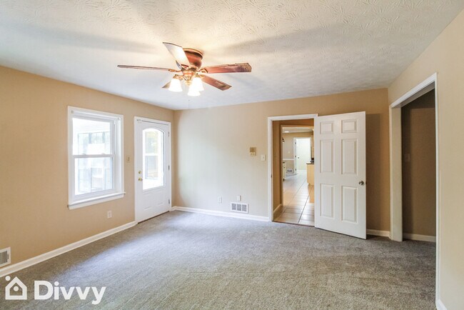Foto del edificio - 3305 Kelly Glen Ct SE