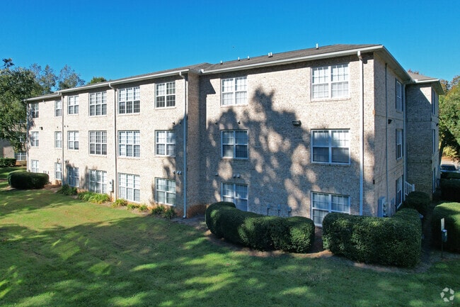 Building Photo - Century Oaks on College