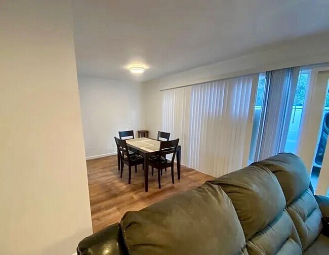 Building Photo - CONCORD - Beatifully updated home with RV parking, private backyard - FURNISHED