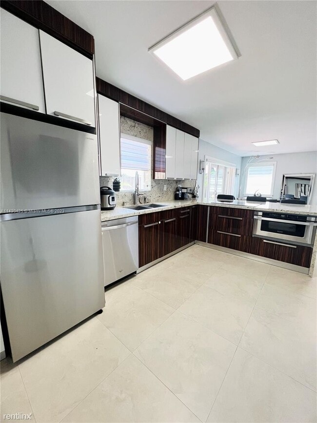 Building Photo - 2 br, 2.5 bath House - 7000 NW 169th St