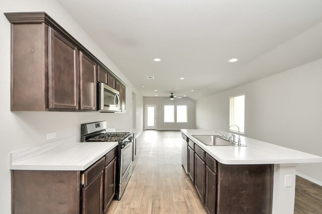 Building Photo - 16916 Rich Pines Dr